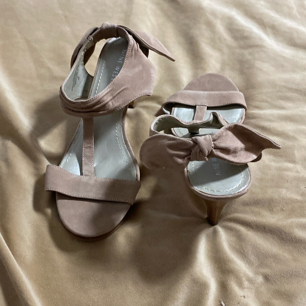 Nine West size 8M sandy brown